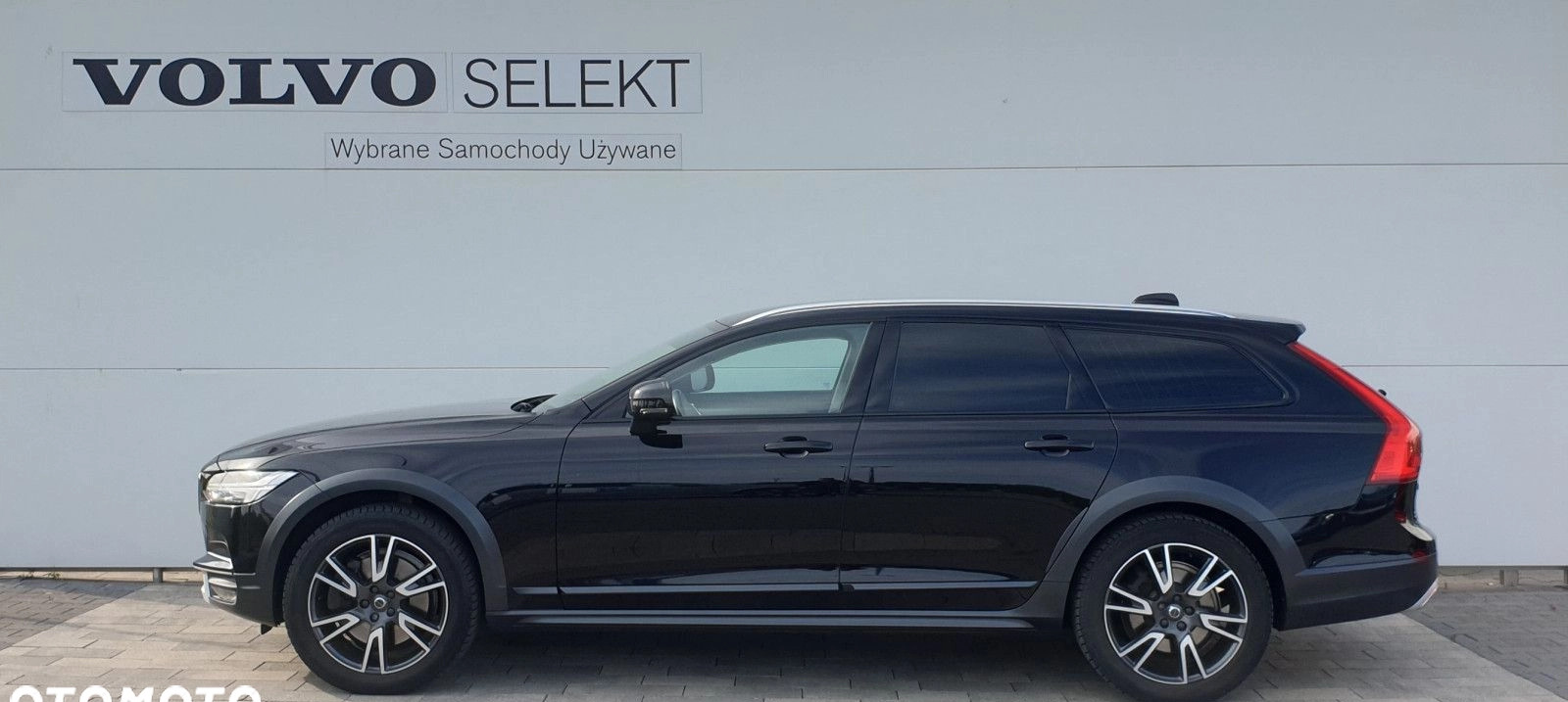 Volvo V90 Cross Country cena 149900 przebieg: 137552, rok produkcji 2018 z Wałbrzych małe 352